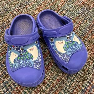Kids' Waterproof Sandal, Shark Theme, Size 7-8